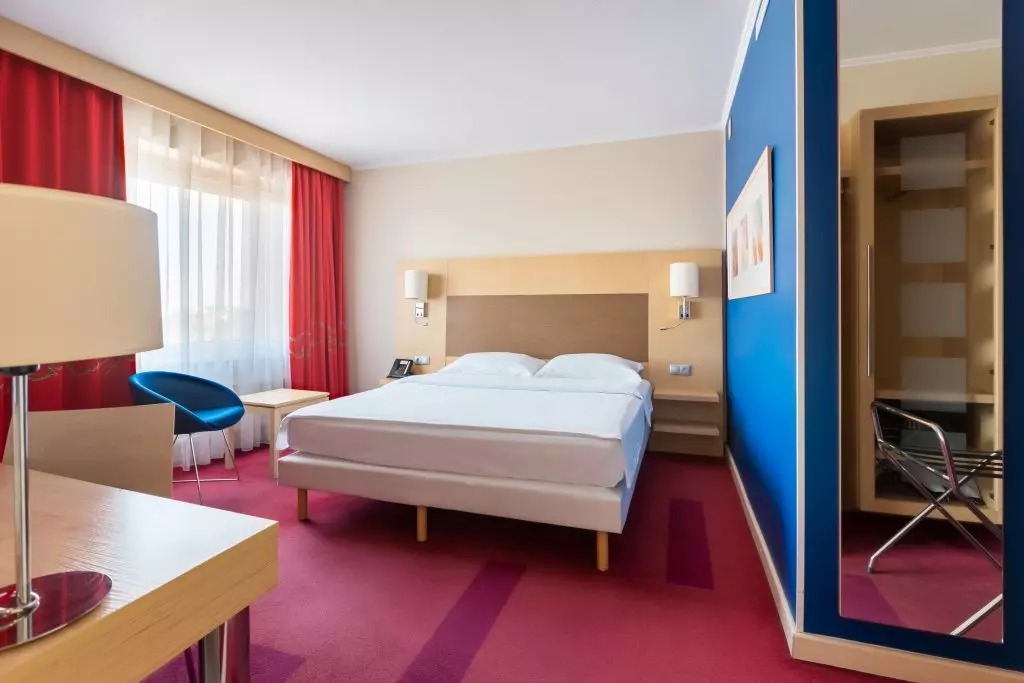 هتل کازموس پولکوسکایا سنت پترزبورگ